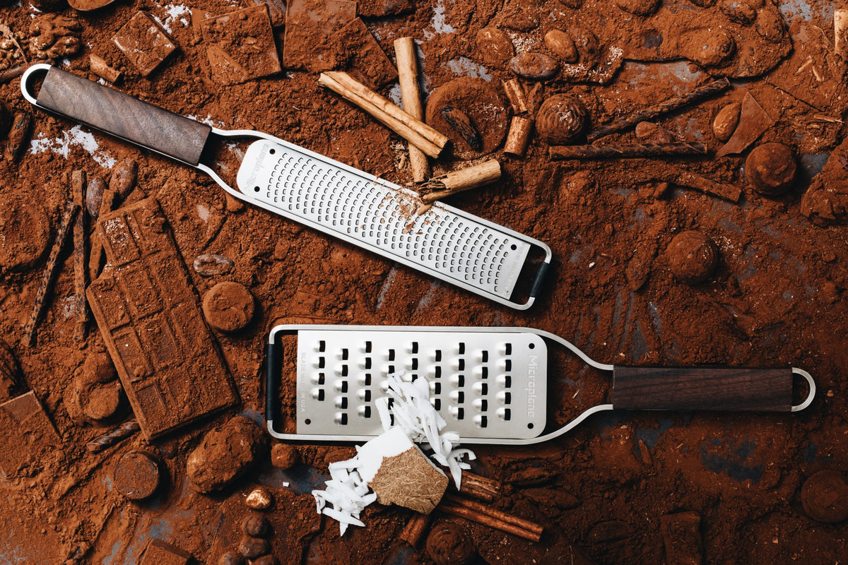 Microplane Master Zester + Master Sehr Grob - Geschenkset mit Walnussholzgriff